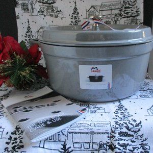 Staub GRAPHITE GREY 5.5 Dutch Oven NWT Oven or Stovetop to table presentation
